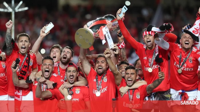 37. Benfica levanta a taça de campeão perante uma plateia em delírio ... How to watch today's FC Porto vs Benfica Taca de Portugal game: Live stream, TV channel, and start time