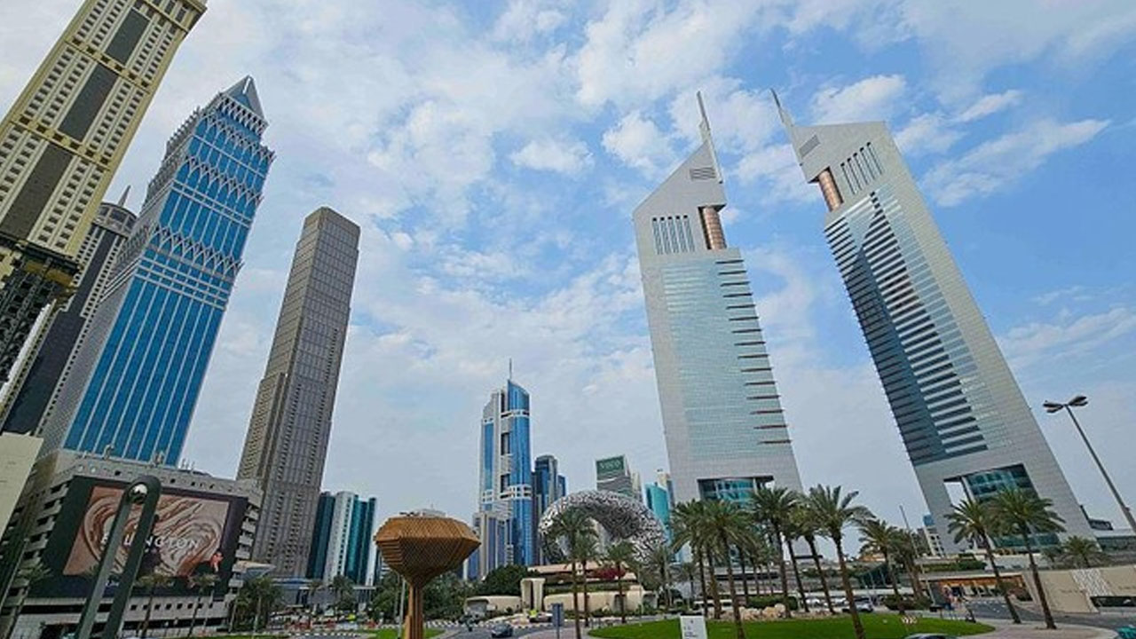 Dua Orang Tewas di Abu Dhabi Setelah Rudal Balistik Dicegat, Puing Jadi Penyebab Korban