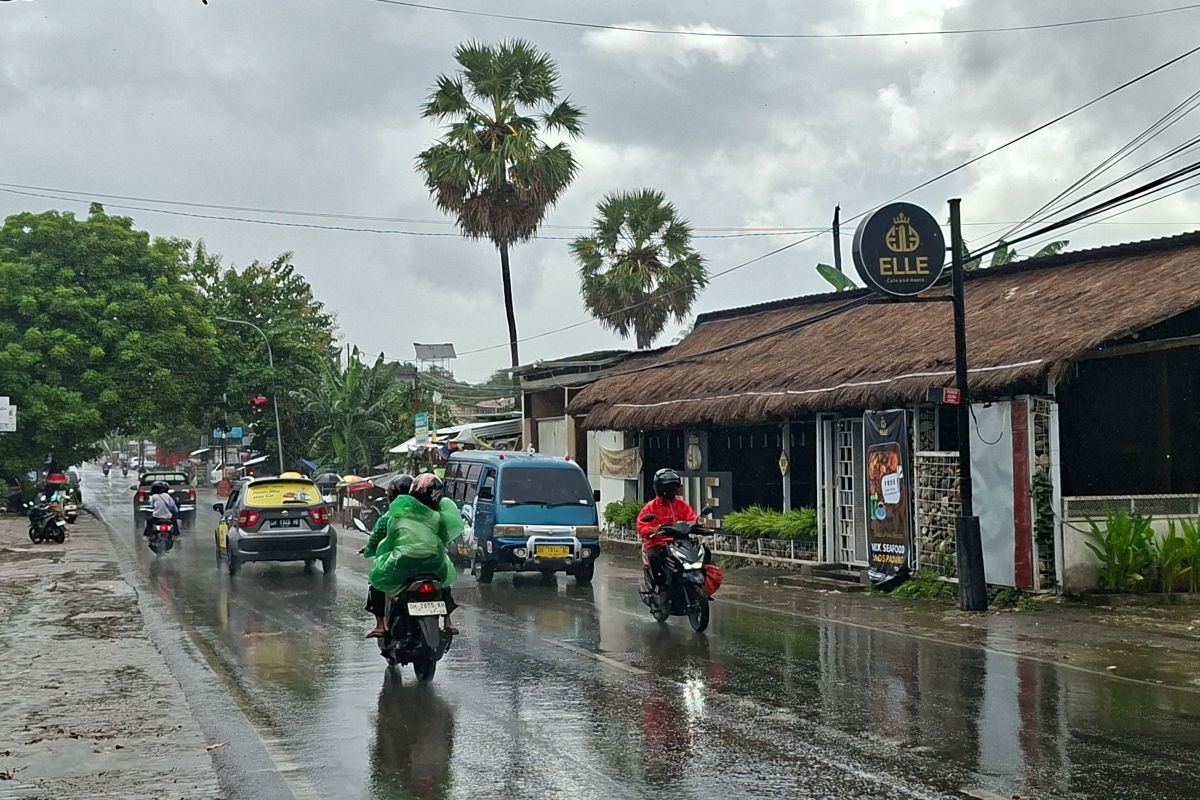 Kamis, BMKG Prakirakan Mayoritas Kota Besar Hujan Ringan-Sedang